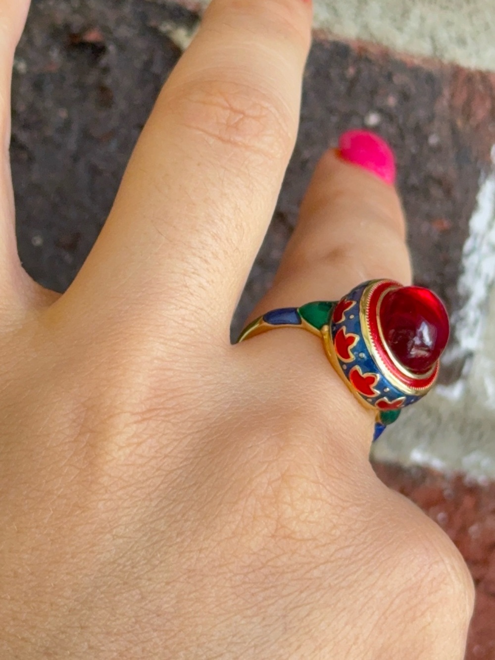 Vintage Ring with Red Cabochon Stone - Picture 5 of 7